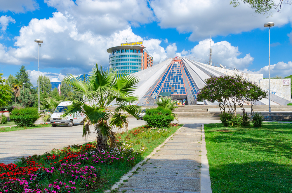 Piramide di Hoxha, Tirana