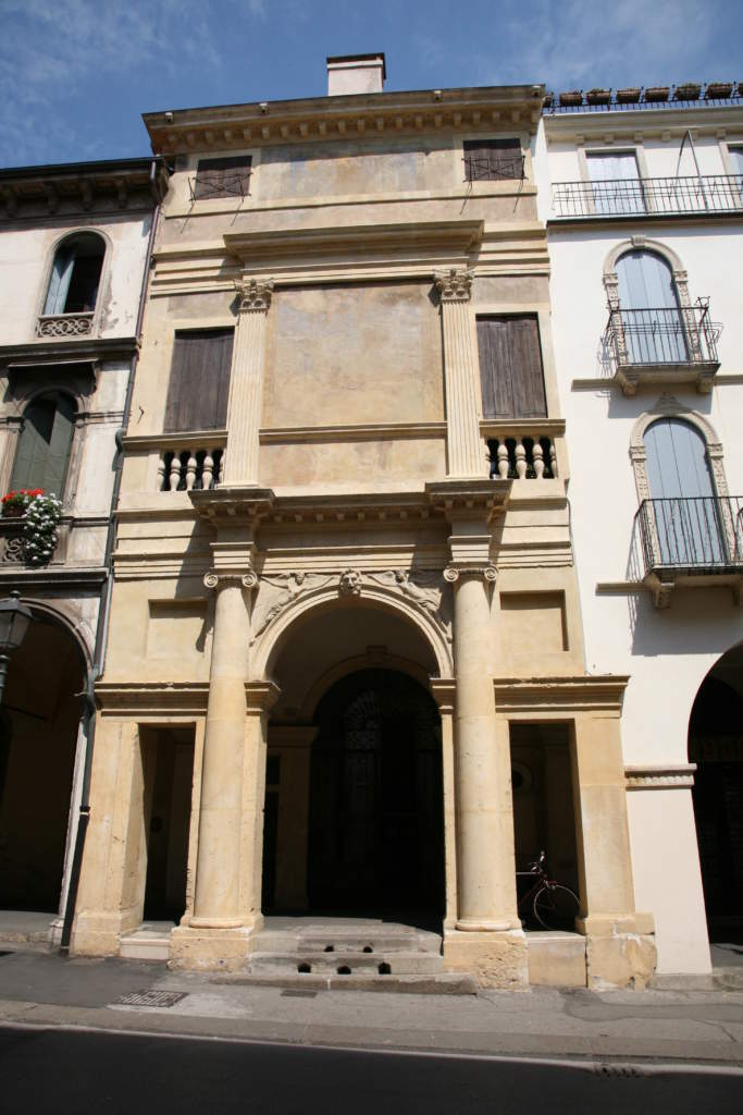 Casa Cogollo, Vincenza